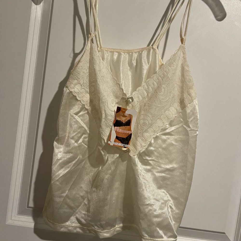 NWT Primavera Size M Creme Colored Cami